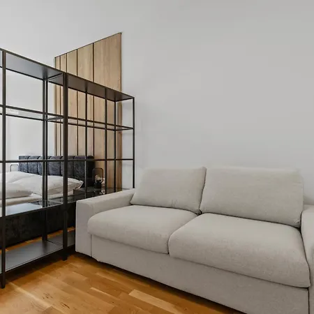 Lam Grey - Free Parking Bratislava