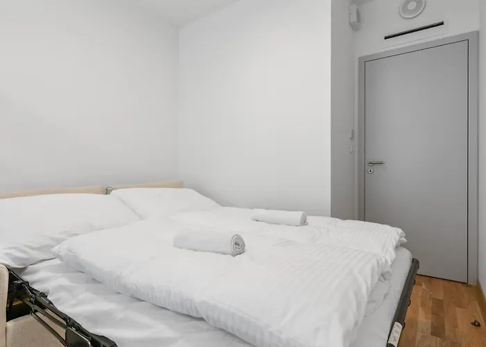 Lam Grey - Free Parking Bratislava