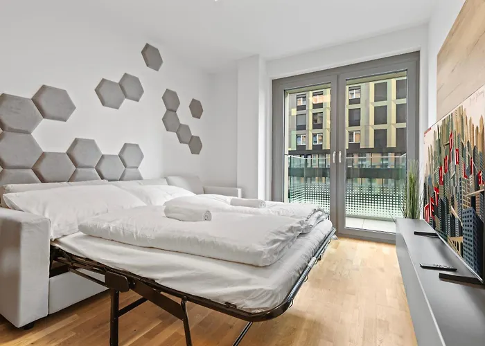 Lam Grey - Free Parking *